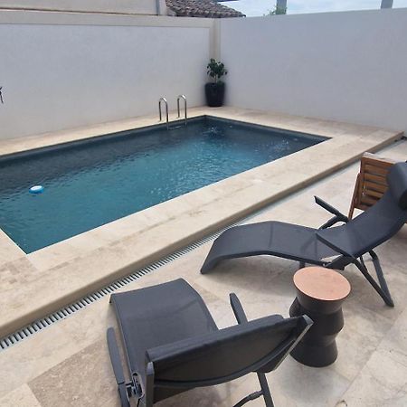 Vernegues Quiet, Discreet Places מראה חיצוני תמונה